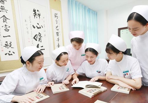 護理和助產哪個專業好