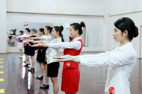 貴州航空工業(yè)技師學(xué)院單招要求 空中乘務(wù)報考要求