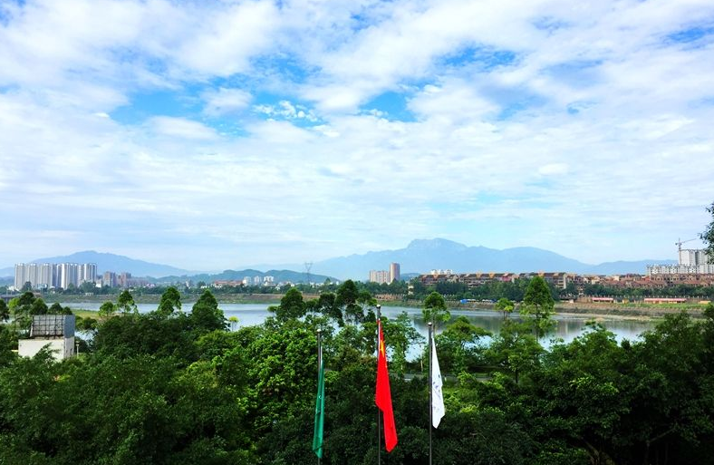 樂山醫(yī)藥科技學(xué)校校園風(fēng)采