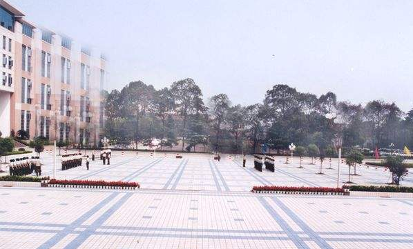 成都成醫(yī)一附院護(hù)士學(xué)校軍訓(xùn)